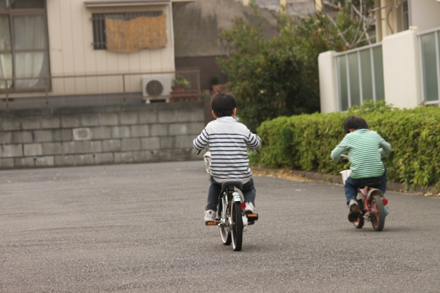 簡単に子供が補助輪なしの自転車に乗れる練習方法 人生万事サイオウがうま